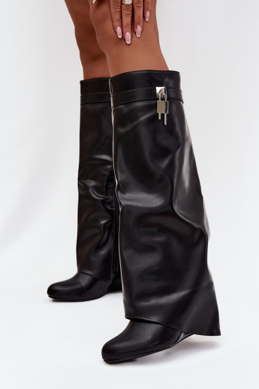 Stivali alti da donna con piattaforma, cinturini e dettagli argentati in ecopelle nera Korivelle