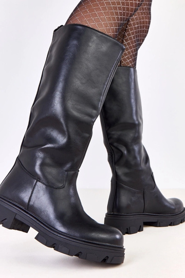 Stivali neri in pelle...