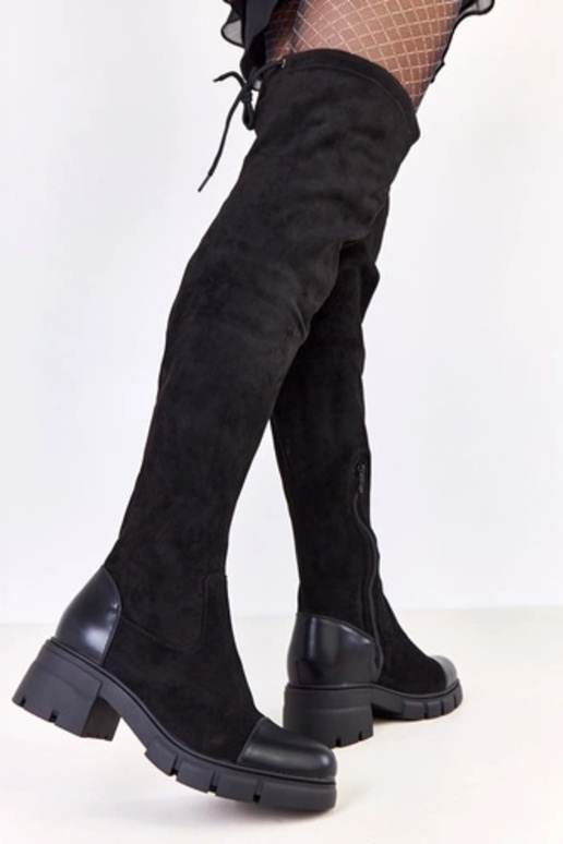 Stivali neri in suede sintetico sopra... Stivali neri in suede sintetico sopra...