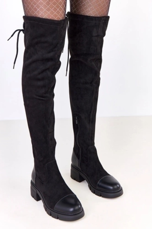 Stivali neri in suede sintetico sopra... Stivali neri in suede sintetico sopra...