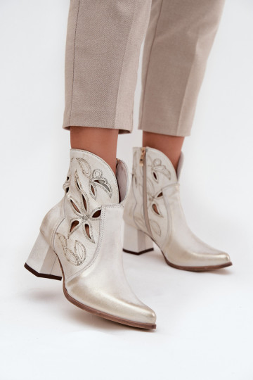 Pelle con elementi traforati Stivali da donna Zazoo 3647 colore dorato Przecierany