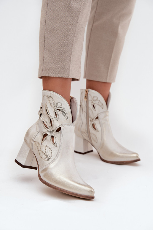 Pelle con elementi traforati Stivali da donna Zazoo 3647 colore dorato Przecierany