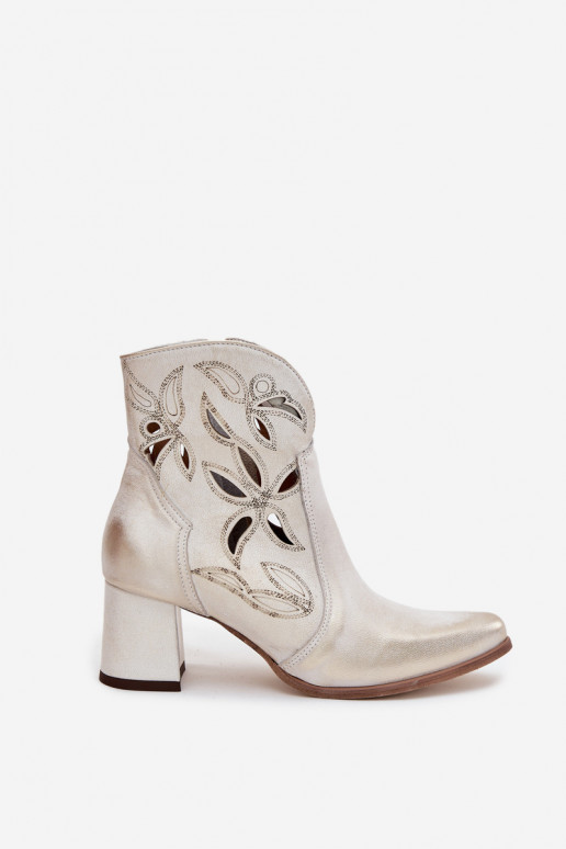 Pelle con elementi traforati Stivali da donna Zazoo 3647 colore dorato Przecierany