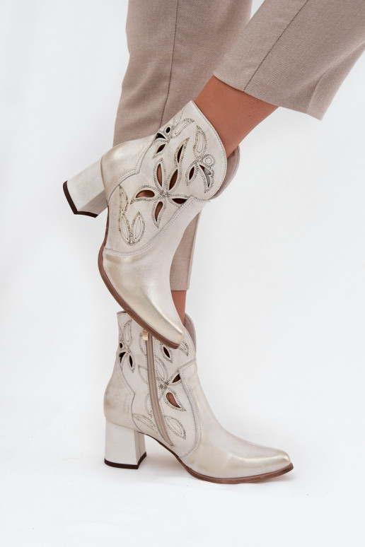 Pelle con elementi traforati Stivali da donna Zazoo 3647 colore dorato Przecierany