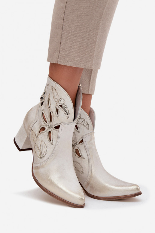 Pelle con elementi traforati Stivali da donna Zazoo 3647 colore dorato Przecierany