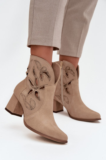 Pelle scamosciata traforata Stivali da donna Zazoo 3647 beige 2
