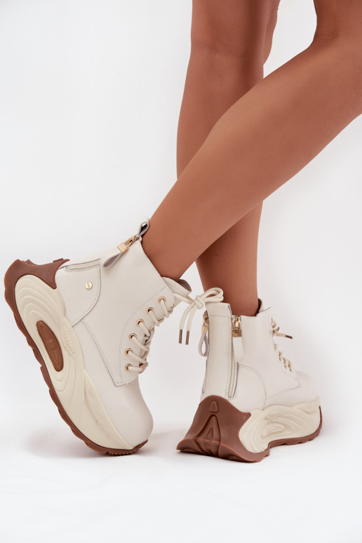 Pelle riscaldamento Stivali da donna con una piattaforma GOE SS2N4300 colore avorio