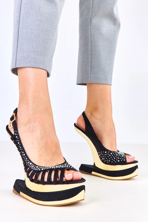 Sandali neri con zirconi su tacco...