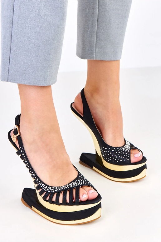 Sandali neri con zirconi su tacco...