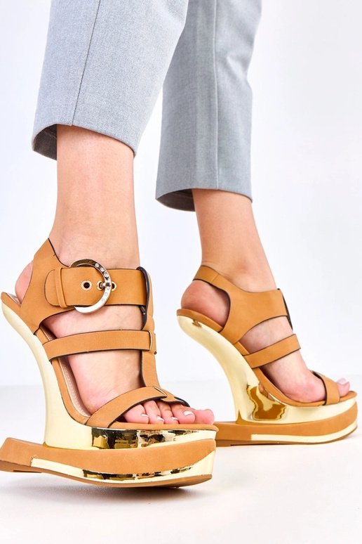 Sandali marroni su tacco futuristico,...