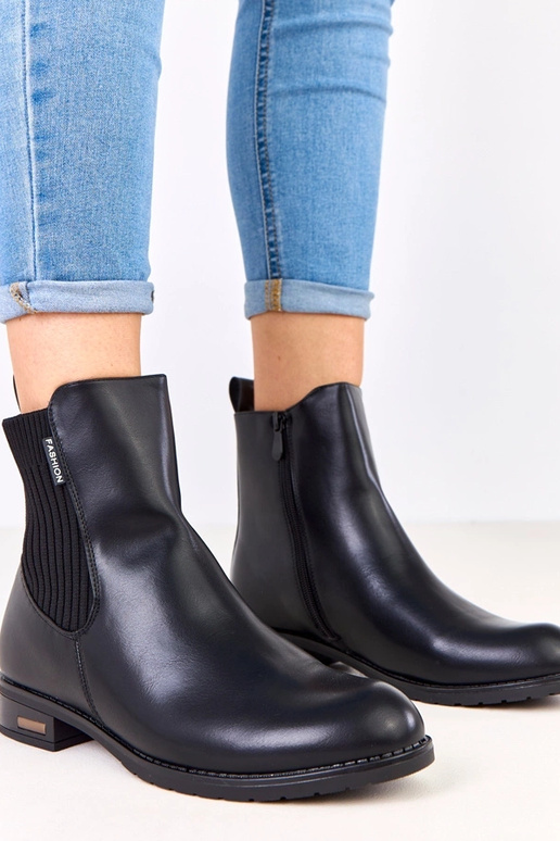 Stivaletti neri con suola piatta e...