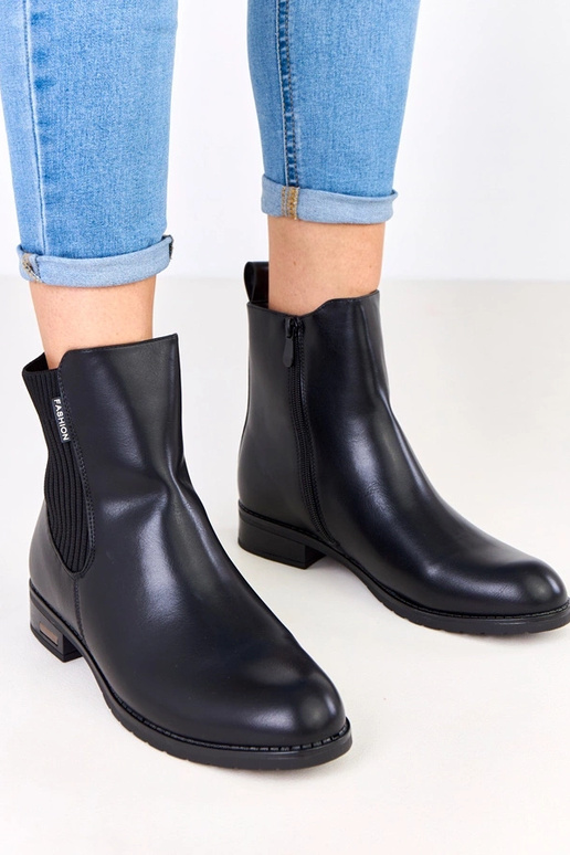 Stivaletti neri con suola piatta e...