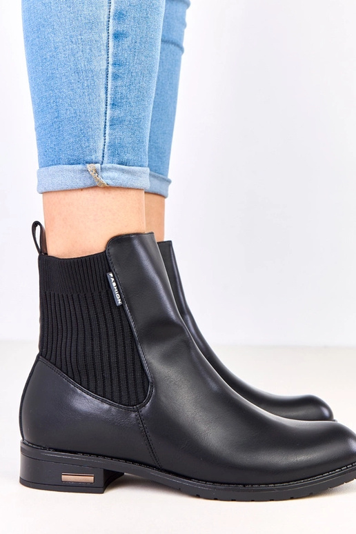 Stivaletti neri con suola piatta e...