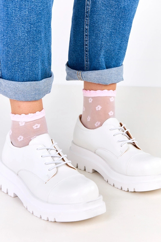 Stivaletti bianchi su suola ruvida,...