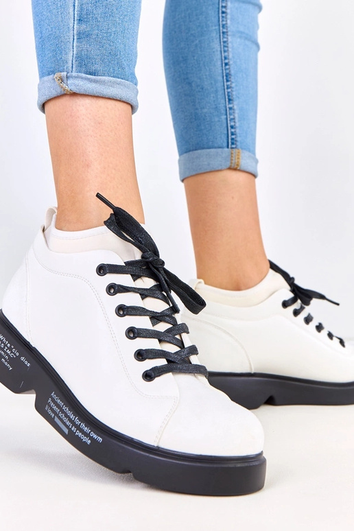 Pantofole bianche con motivo sulla...