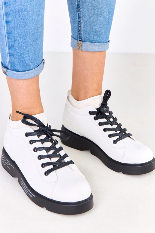 Pantofole bianche con motivo sulla...