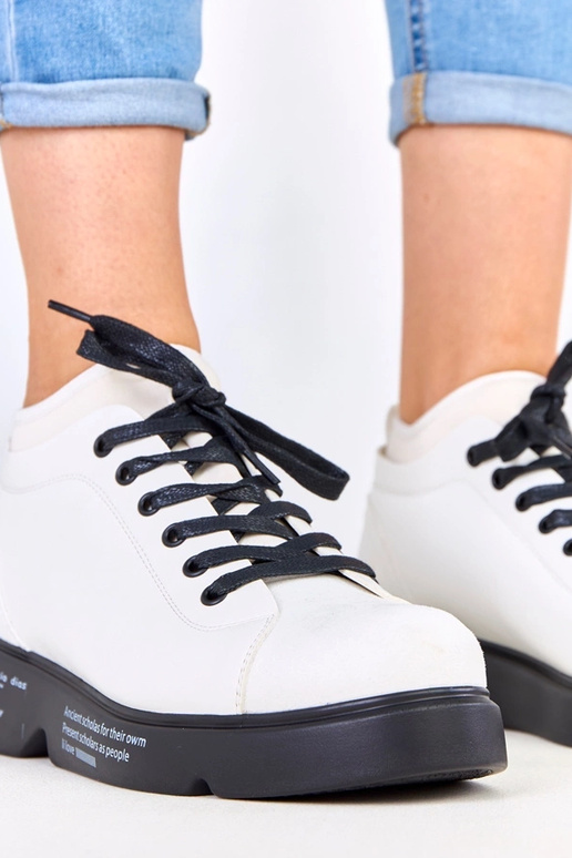 Pantofole bianche con motivo sulla...