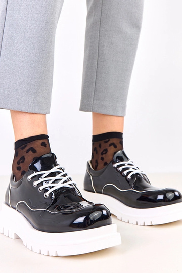 Pantofole nere su suola...