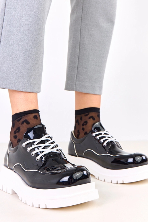 Pantofole nere su suola massiccia...