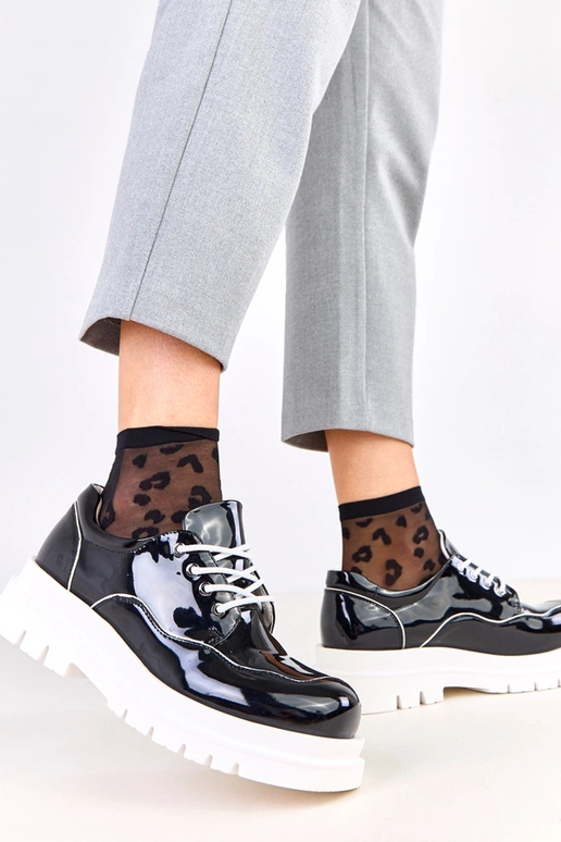 Pantofole nere su suola massiccia...