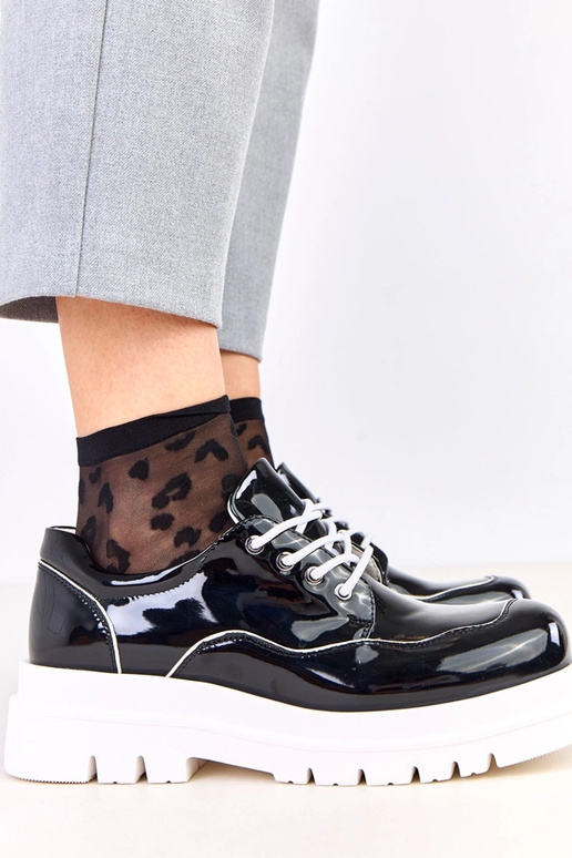 Pantofole nere su suola massiccia...