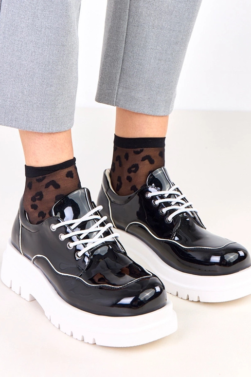 Pantofole nere su suola massiccia...