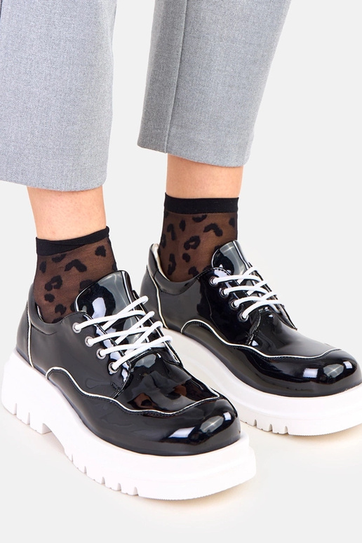 Pantofole nere su suola massiccia...