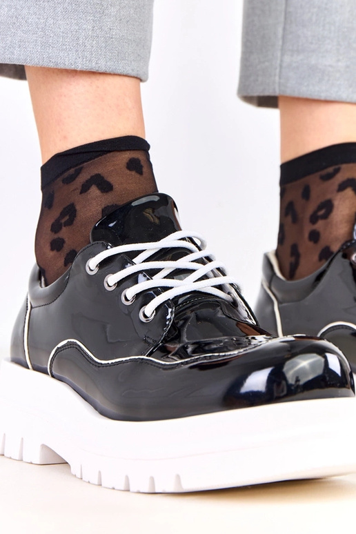 Pantofole nere su suola massiccia...