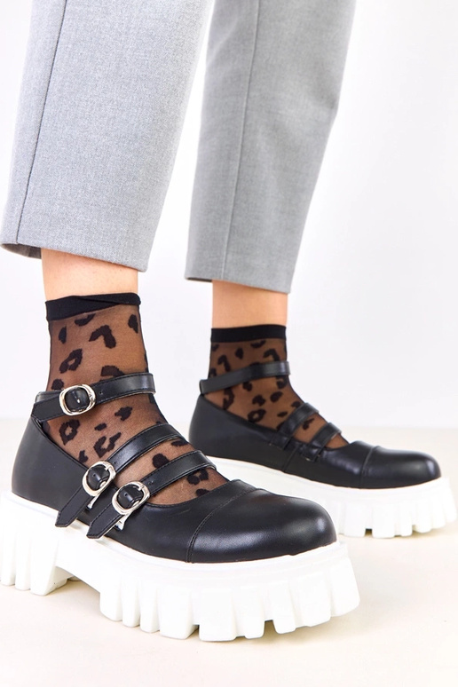 Pantofole nere su suola tipo trattore...