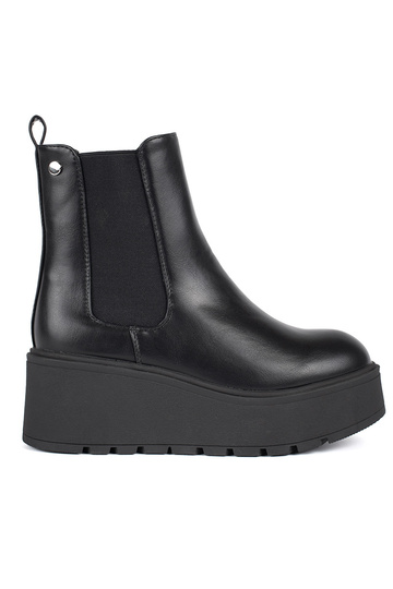 colore nero Scarpe da donna su un cuneo