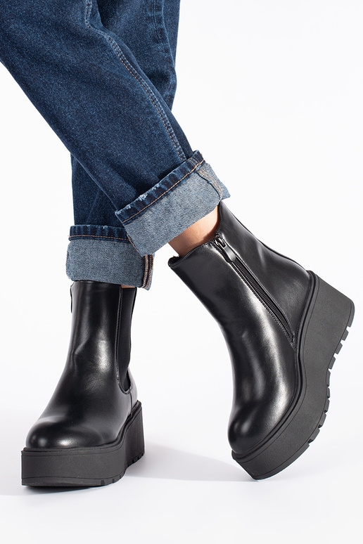 colore nero Scarpe da donna su un cuneo