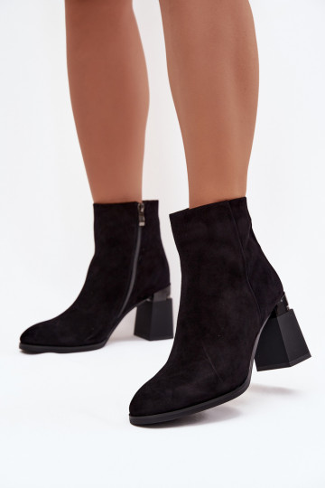Stivaletti da donna in camoscio naturale con tacco imbottiti D&A CR52-718 color nero