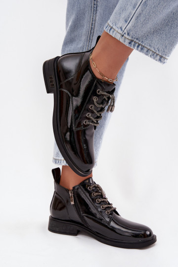 Pelle con effetto vernice Stivali da donna Con decorazioni Allacciaturam D&A MR52-124 colore nero