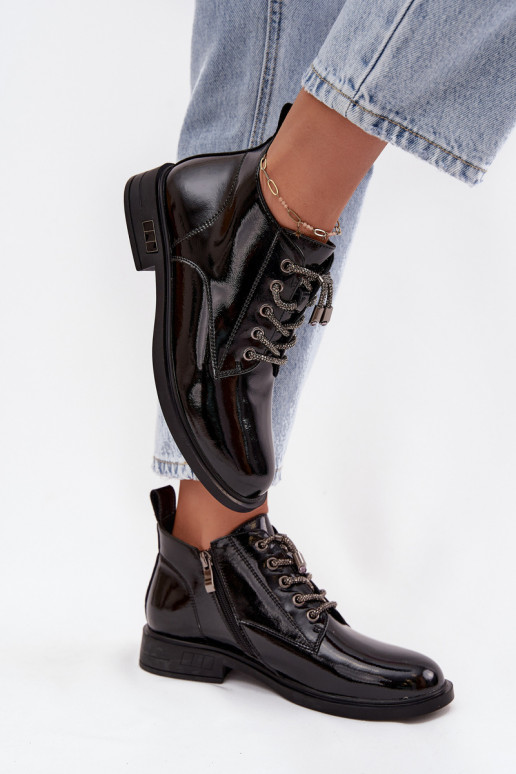 Pelle con effetto vernice Stivali da donna Con decorazioni Allacciaturam D&A MR52-124 colore nero