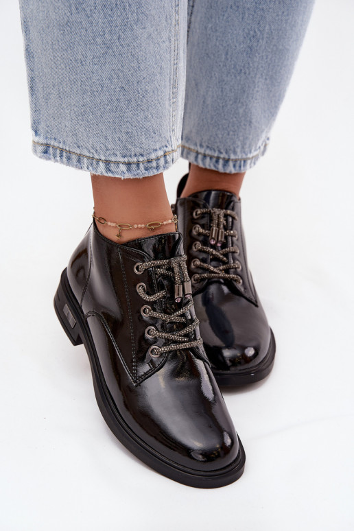 Pelle con effetto vernice Stivali da donna Con decorazioni Allacciaturam D&A MR52-124 colore nero