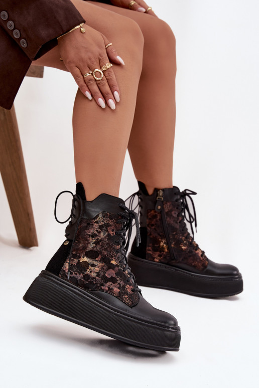 Pelle Stivali con una piattaforma Deveciejka 07086-01 colore nero Pelle Stivali con una piattaforma Deveciejka 07086-01 colore nero