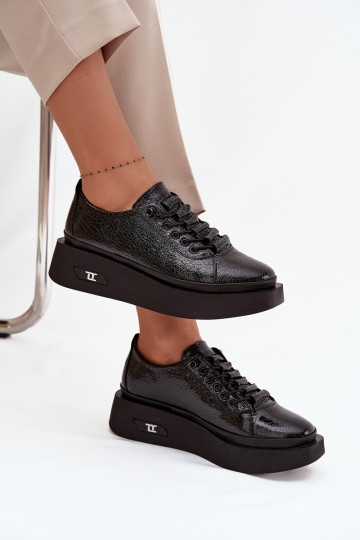 Stivaletti in vera pelle laccata Femminile con una piattaforma Artiker 57C2041 colore nero