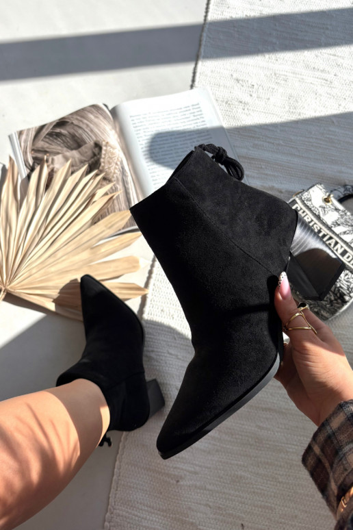 Stivali da donna con dettagli eleganti colore nero Halisse