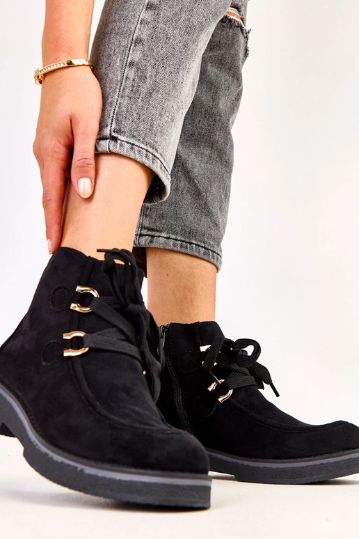 Stivaletti caldi neri con lacci... Stivaletti caldi neri con lacci...