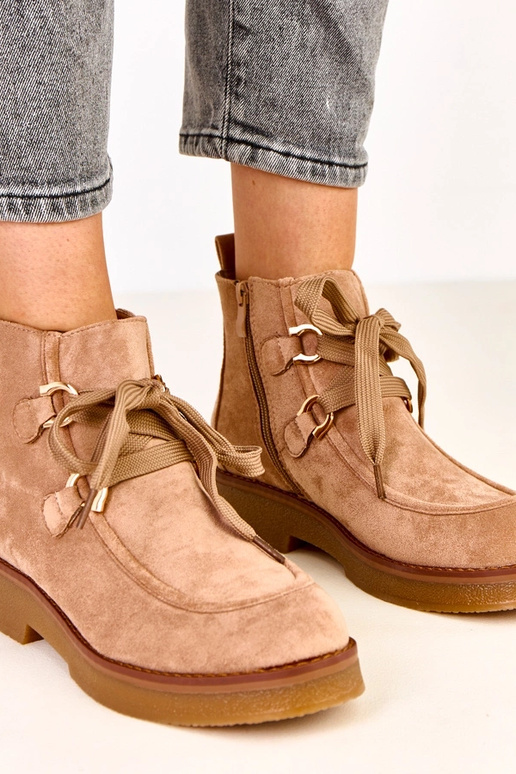 Stivaletti caldi sabbia con lacci... Stivaletti caldi sabbia con lacci...