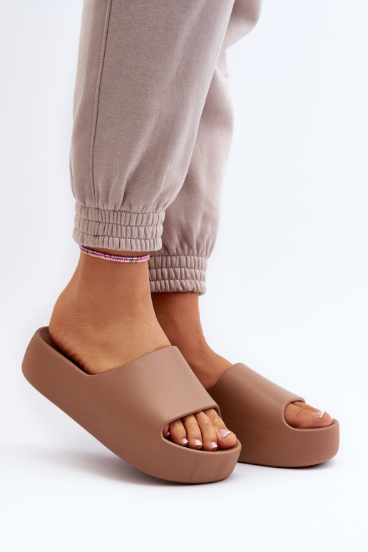 Femminile Pantofole Su una suola spessa colore marrone Oreithano