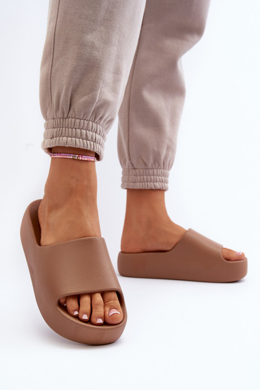 Femminile Pantofole Su una suola spessa colore marrone Oreithano