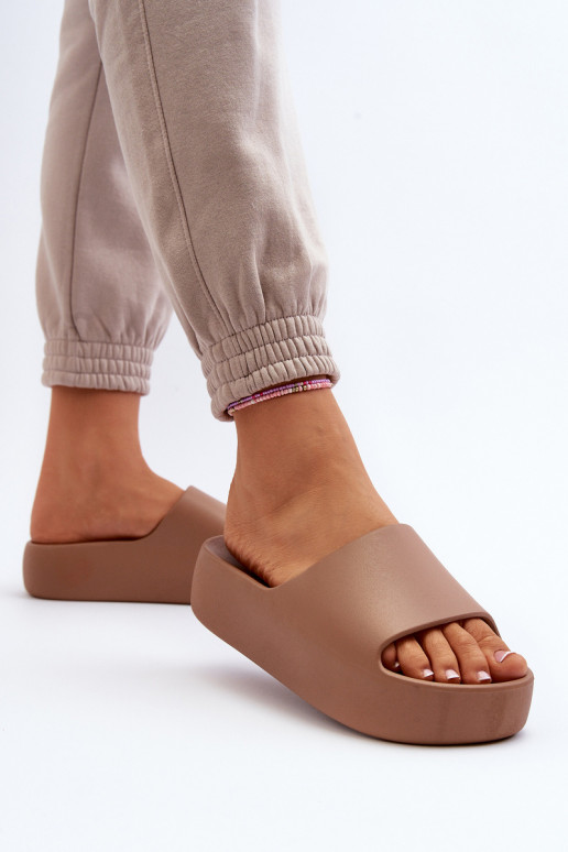 Femminile Pantofole Su una suola spessa colore marrone Oreithano