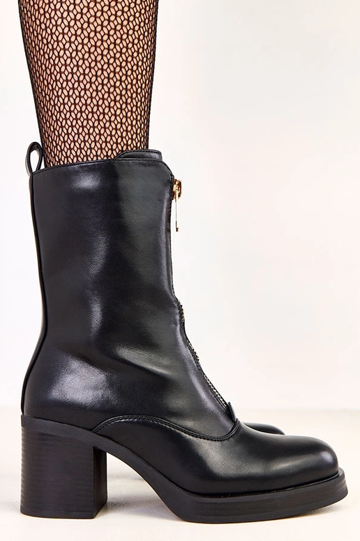 Stivaletti neri col tacco con zip... Stivaletti neri col tacco con zip...