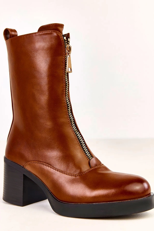 Stivaletti marroni col tacco con zip... Stivaletti marroni col tacco con zip...