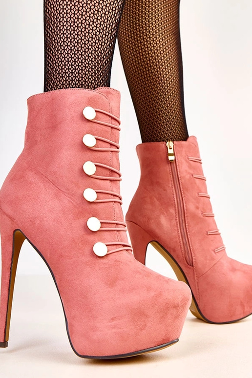 Stivaletti rosa con bottoni dorati...