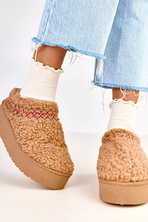 Stivali da neve beige scuro bassi con... Stivali da neve beige scuro bassi con...