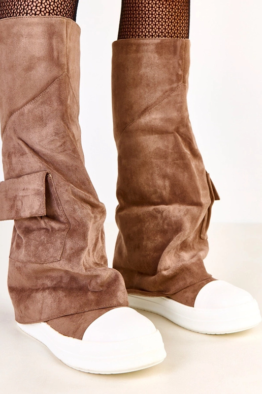 Stivali alti marroni in ecopelle... Stivali alti marroni in ecopelle...