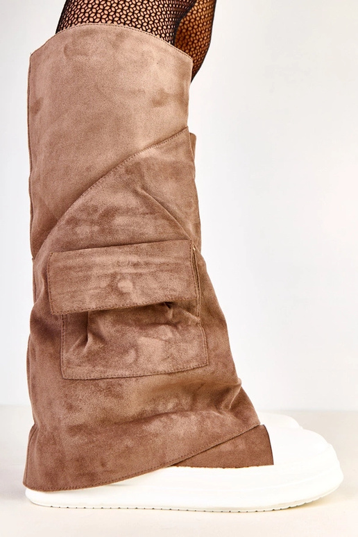 Stivali alti marroni in ecopelle... Stivali alti marroni in ecopelle...