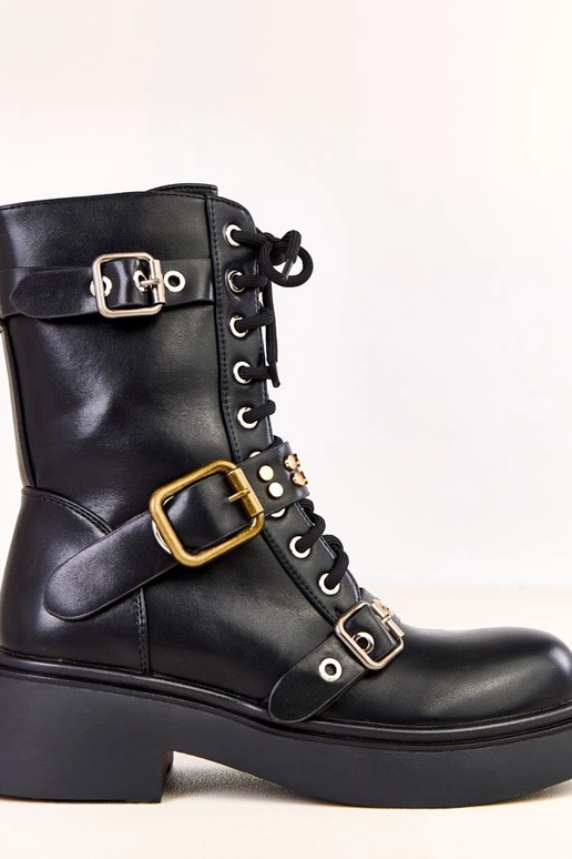 Stivali alti neri da donna decorati... Stivali alti neri da donna decorati...